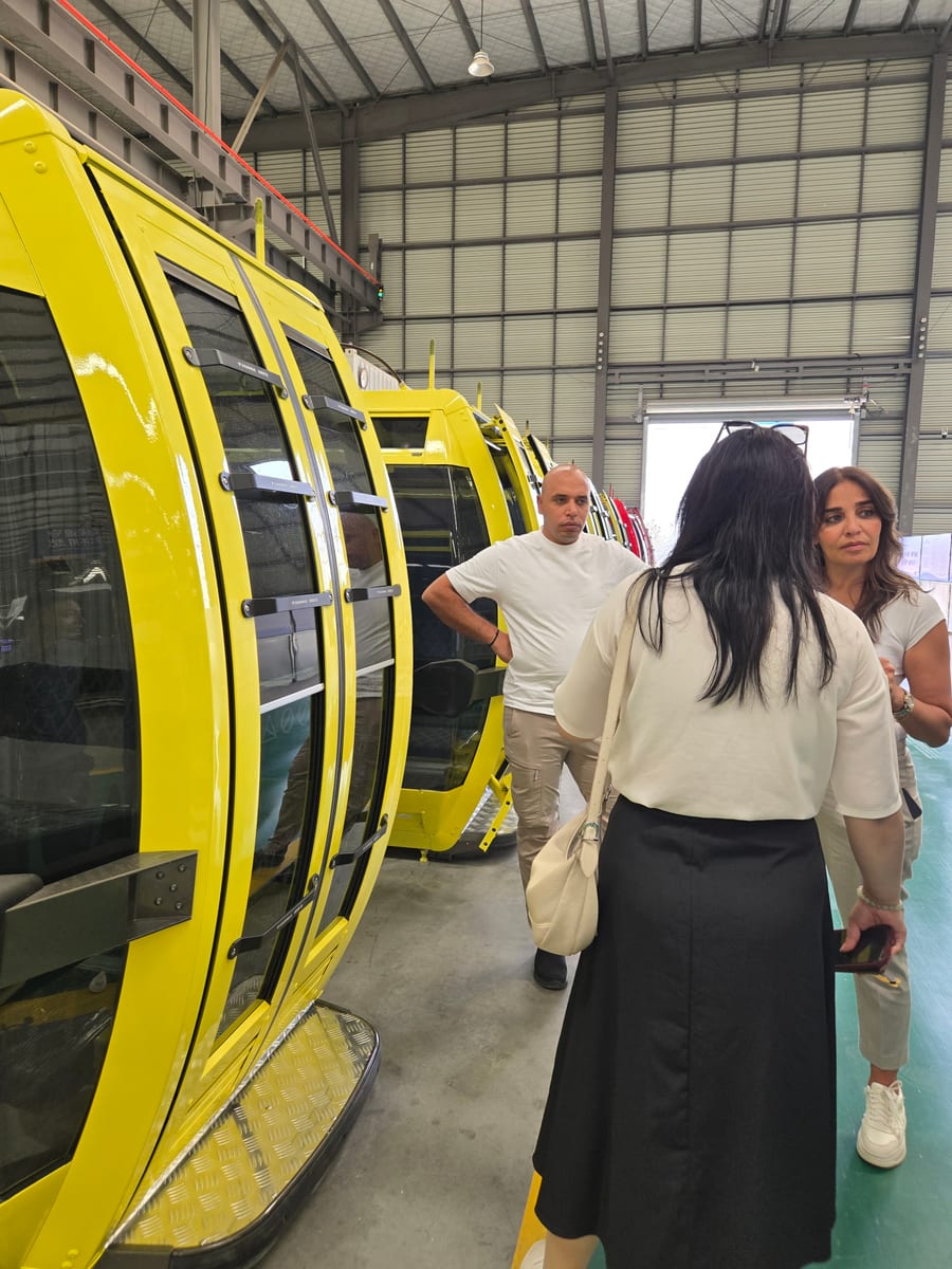 6-person gondola