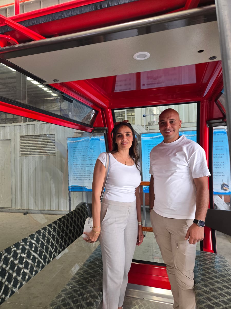 Ropeway cabin